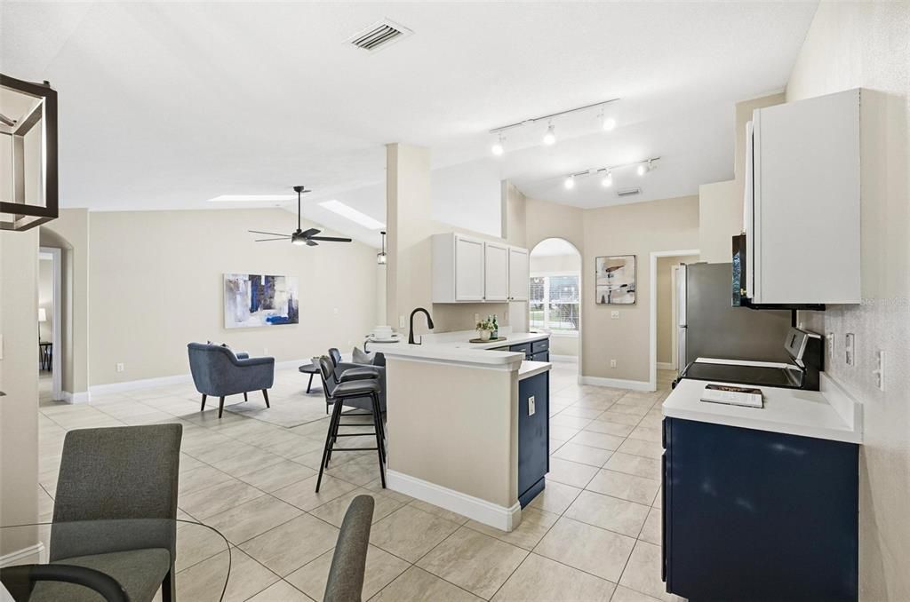 合同活跃: $315,000 (3 贝兹, 2 浴室, 1532 平方英尺)