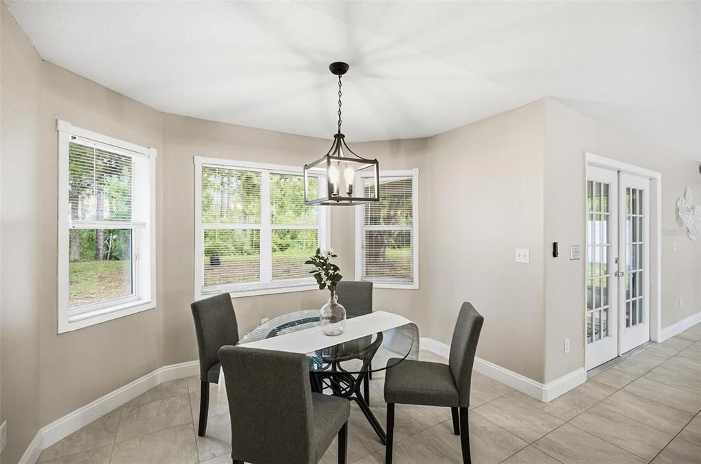 合同活跃: $315,000 (3 贝兹, 2 浴室, 1532 平方英尺)