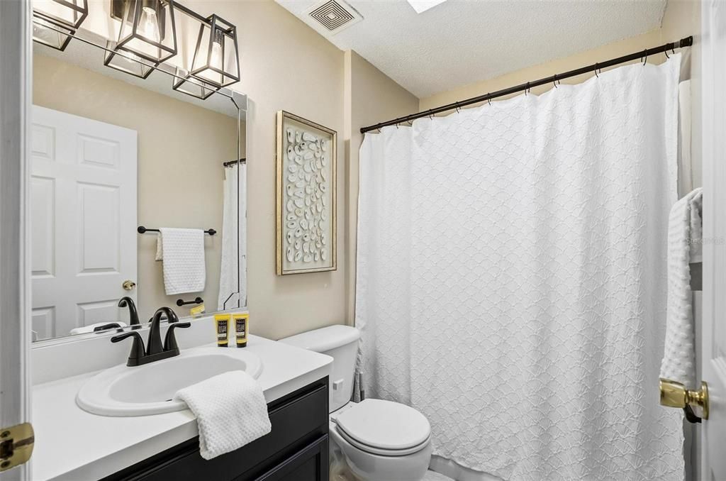 合同活跃: $315,000 (3 贝兹, 2 浴室, 1532 平方英尺)