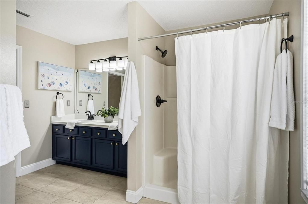 合同活跃: $315,000 (3 贝兹, 2 浴室, 1532 平方英尺)