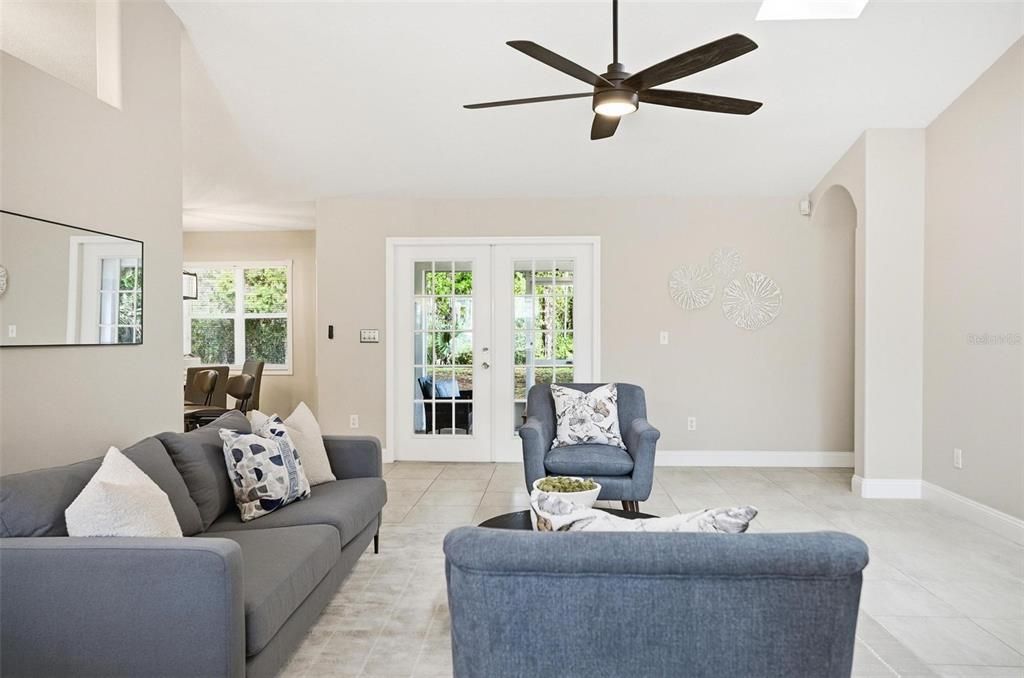 合同活跃: $315,000 (3 贝兹, 2 浴室, 1532 平方英尺)