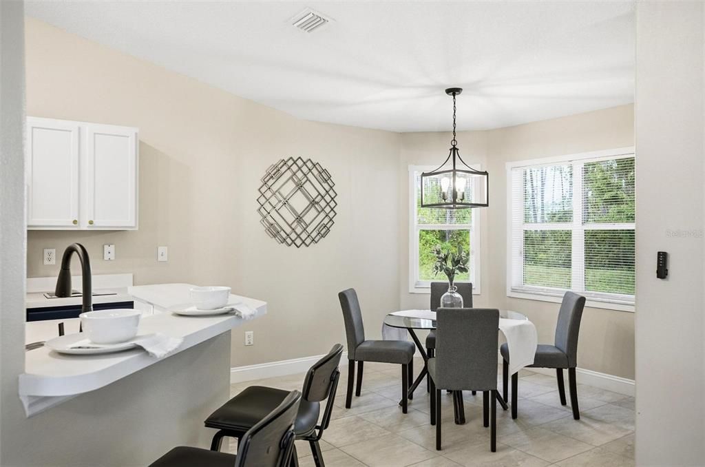 合同活跃: $315,000 (3 贝兹, 2 浴室, 1532 平方英尺)