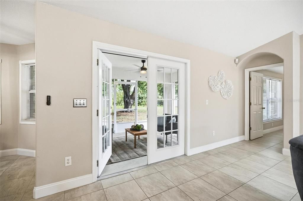 合同活跃: $315,000 (3 贝兹, 2 浴室, 1532 平方英尺)