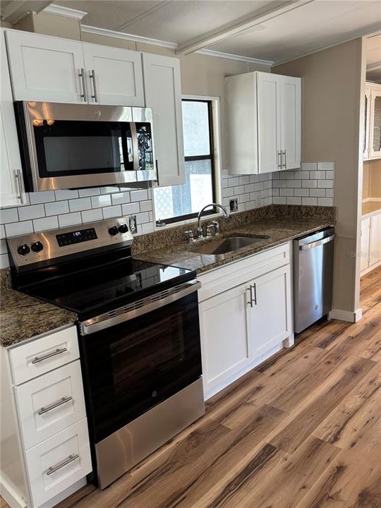 For Sale: $199,900 (2 beds, 2 baths, 1328 Square Feet)