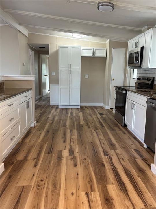 For Sale: $199,900 (2 beds, 2 baths, 1328 Square Feet)