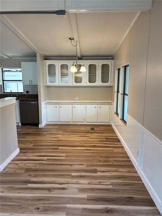 For Sale: $199,900 (2 beds, 2 baths, 1328 Square Feet)