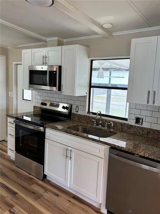 For Sale: $199,900 (2 beds, 2 baths, 1328 Square Feet)