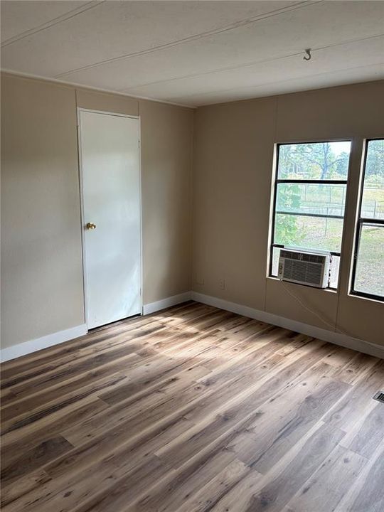 For Sale: $199,900 (2 beds, 2 baths, 1328 Square Feet)