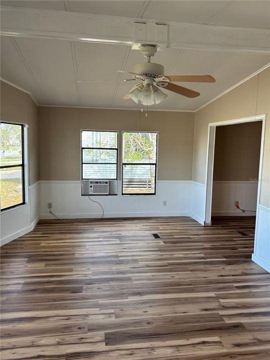 For Sale: $199,900 (2 beds, 2 baths, 1328 Square Feet)