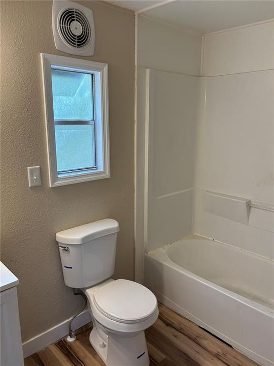 For Sale: $199,900 (2 beds, 2 baths, 1328 Square Feet)