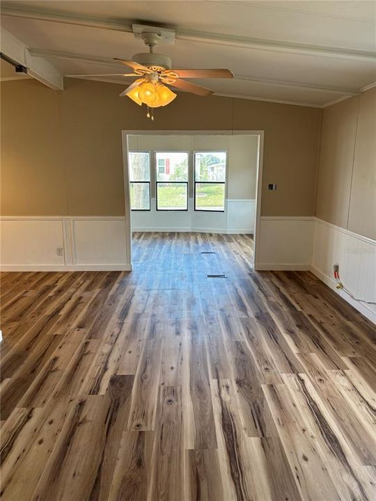 For Sale: $199,900 (2 beds, 2 baths, 1328 Square Feet)