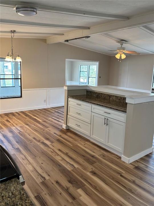 For Sale: $199,900 (2 beds, 2 baths, 1328 Square Feet)