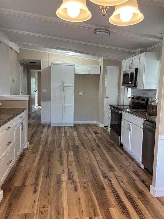 For Sale: $199,900 (2 beds, 2 baths, 1328 Square Feet)