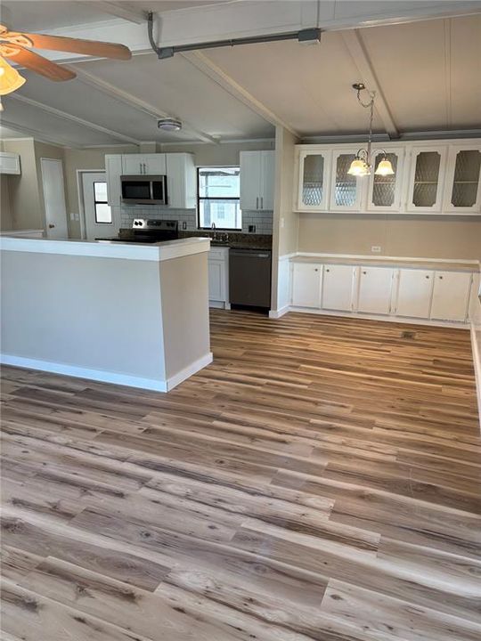 For Sale: $199,900 (2 beds, 2 baths, 1328 Square Feet)