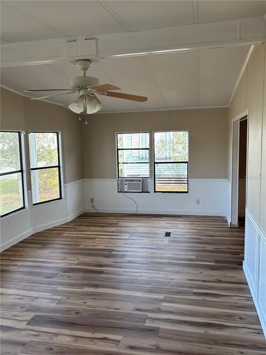 For Sale: $199,900 (2 beds, 2 baths, 1328 Square Feet)