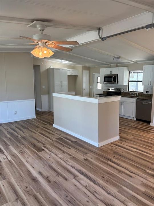 For Sale: $199,900 (2 beds, 2 baths, 1328 Square Feet)