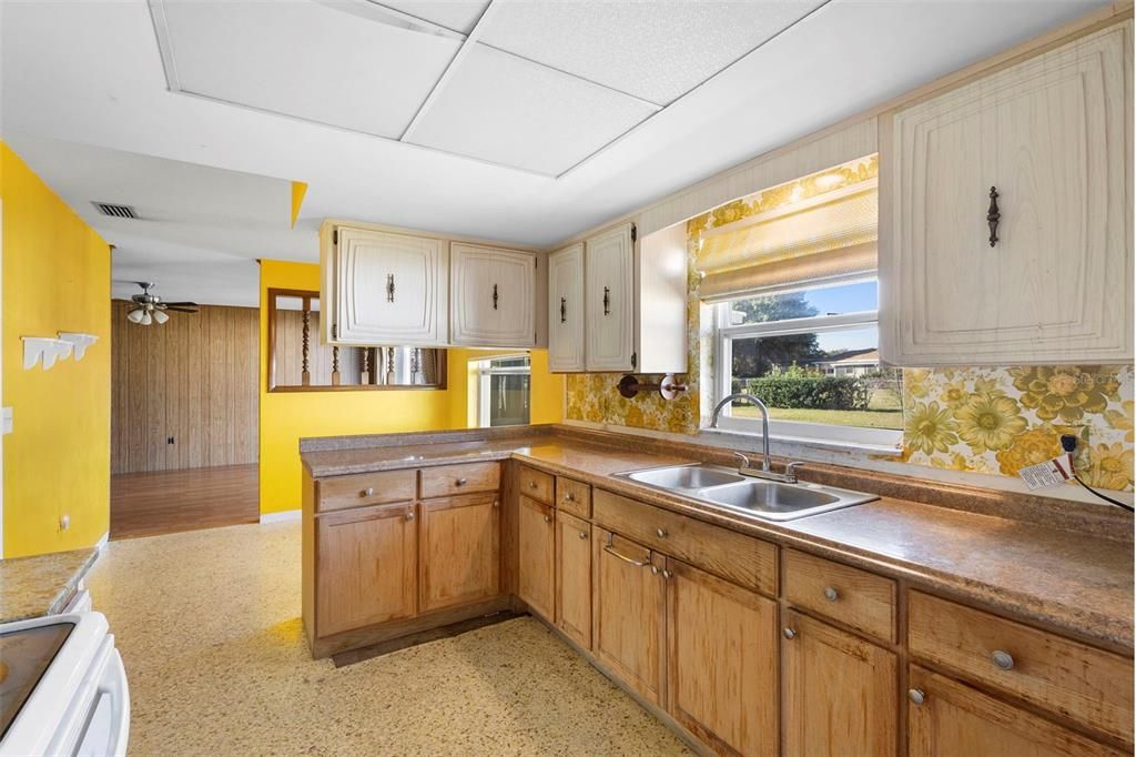 合同活跃: $250,000 (2 贝兹, 2 浴室, 1527 平方英尺)