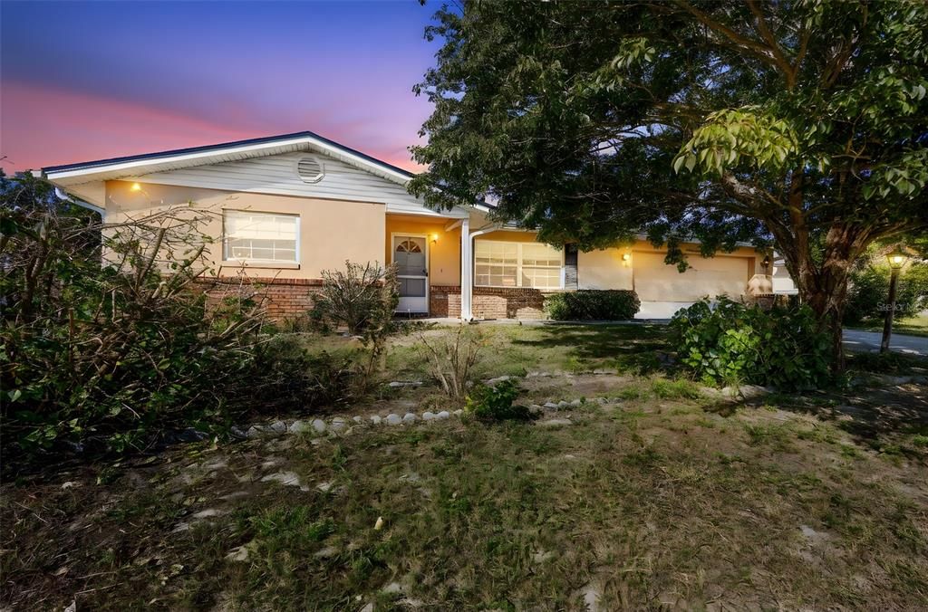 合同活跃: $250,000 (2 贝兹, 2 浴室, 1527 平方英尺)