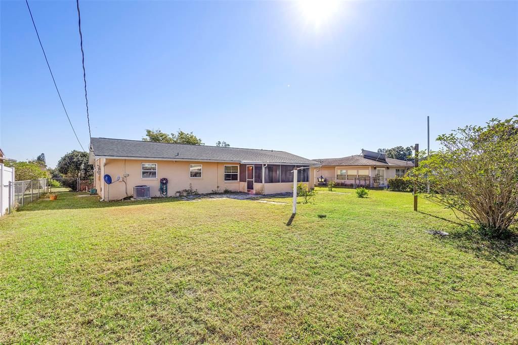 合同活跃: $250,000 (2 贝兹, 2 浴室, 1527 平方英尺)