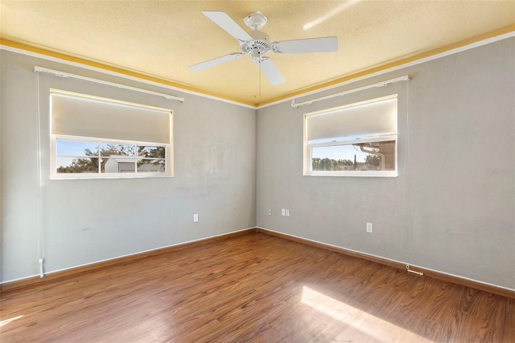 合同活跃: $250,000 (2 贝兹, 2 浴室, 1527 平方英尺)