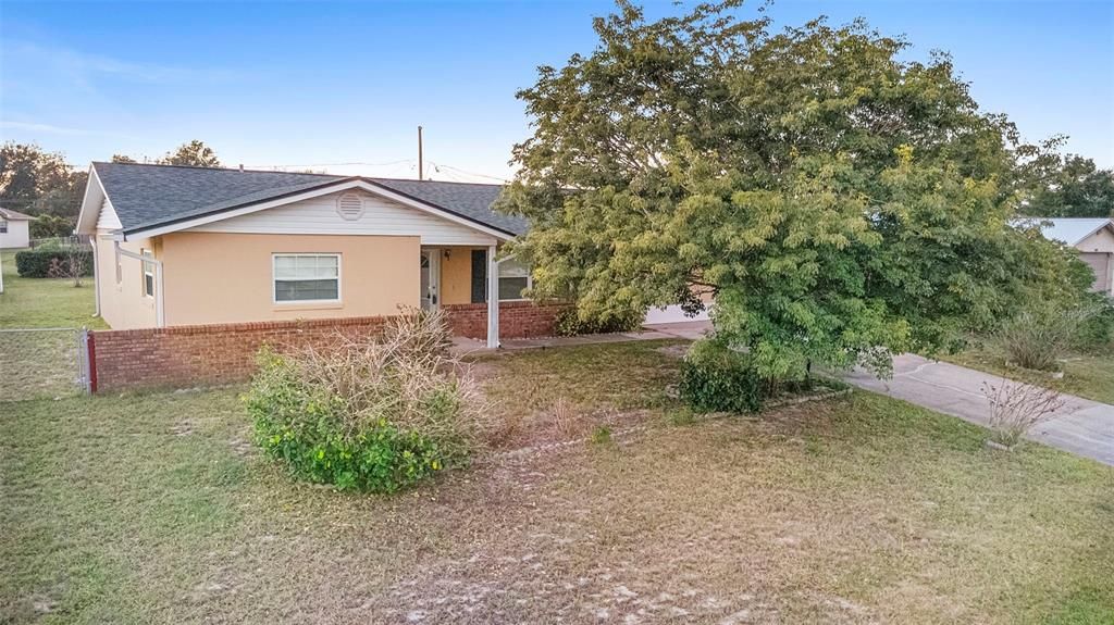 合同活跃: $250,000 (2 贝兹, 2 浴室, 1527 平方英尺)