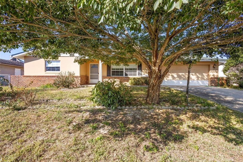 合同活跃: $250,000 (2 贝兹, 2 浴室, 1527 平方英尺)