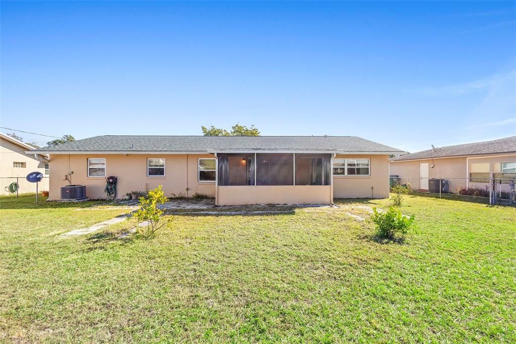 合同活跃: $250,000 (2 贝兹, 2 浴室, 1527 平方英尺)