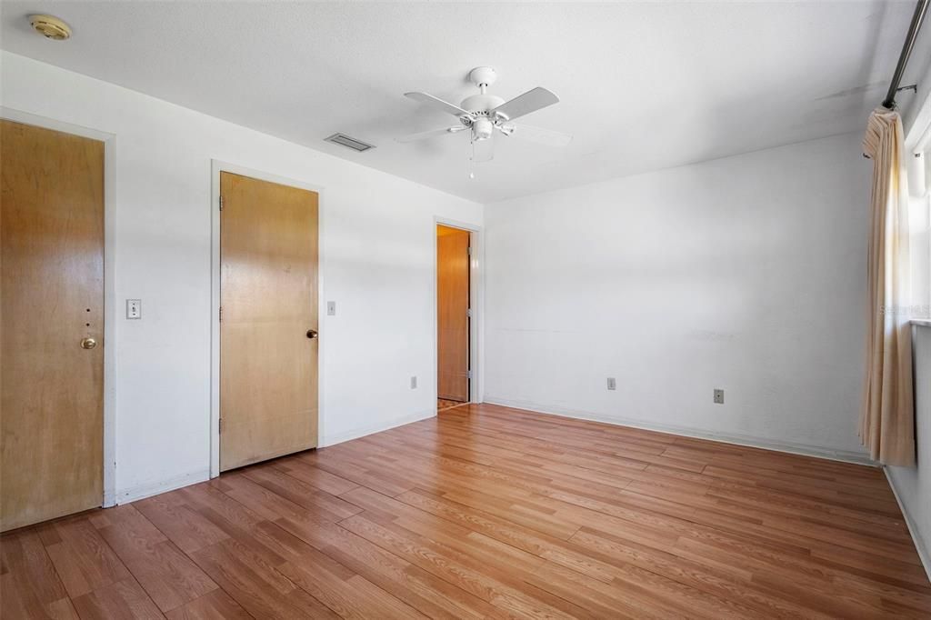 合同活跃: $250,000 (2 贝兹, 2 浴室, 1527 平方英尺)