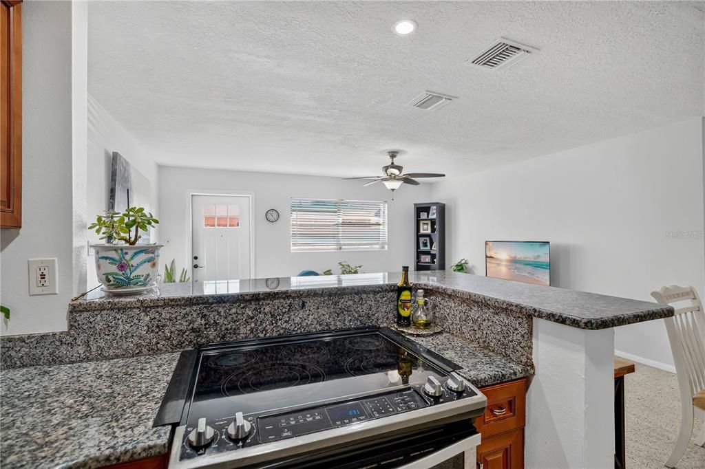 待售: $150,000 (1 贝兹, 1 浴室, 690 平方英尺)