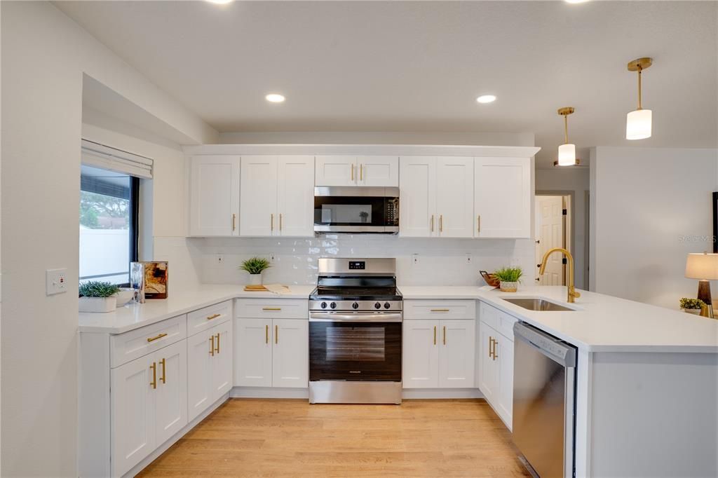 Active With Contract: $399,000 (3 beds, 2 baths, 1211 Square Feet)