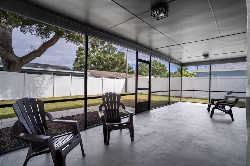 Active With Contract: $399,000 (3 beds, 2 baths, 1211 Square Feet)