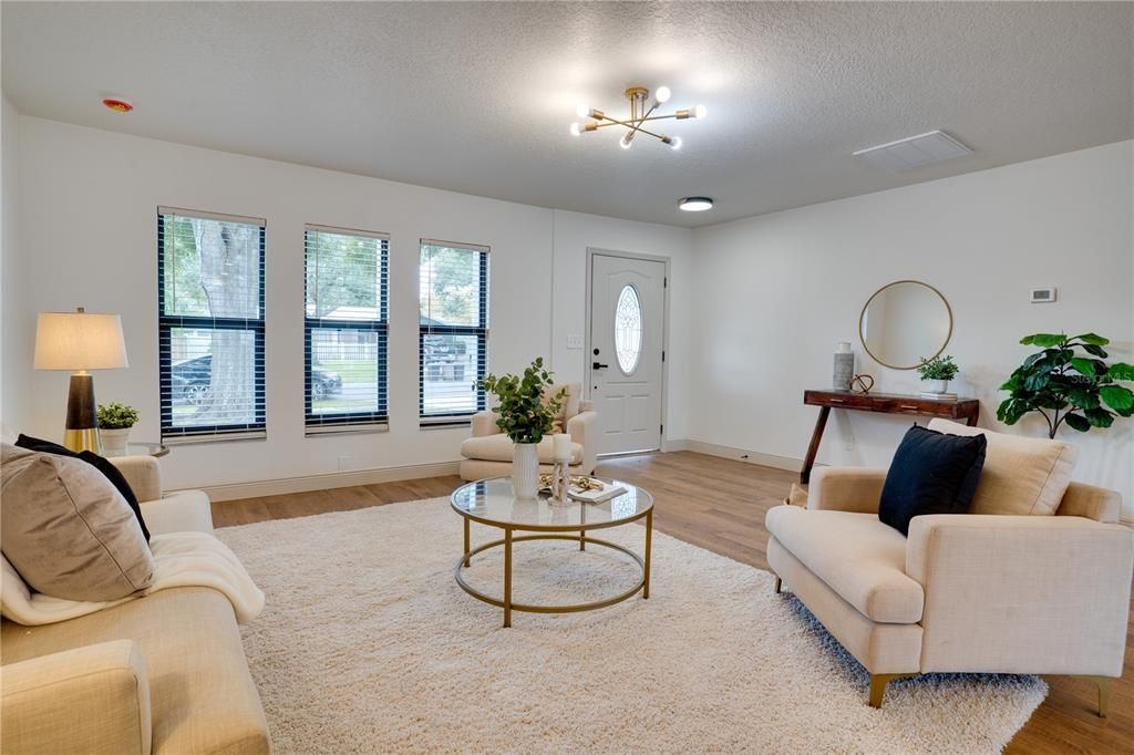 Active With Contract: $399,000 (3 beds, 2 baths, 1211 Square Feet)