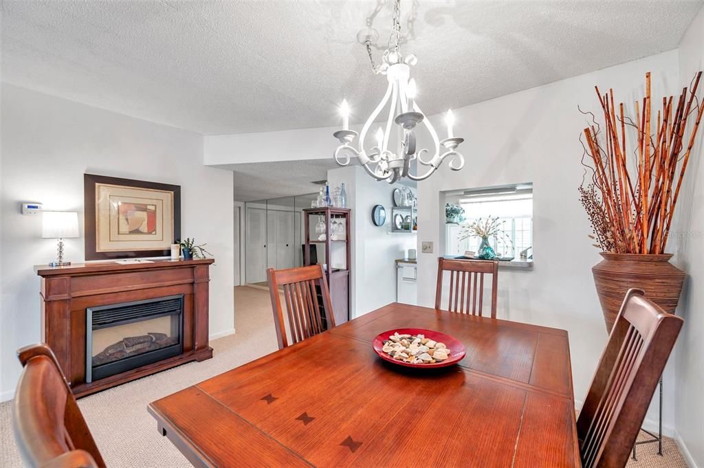 For Rent: $1,600 (1 beds, 1 baths, 915 Square Feet)