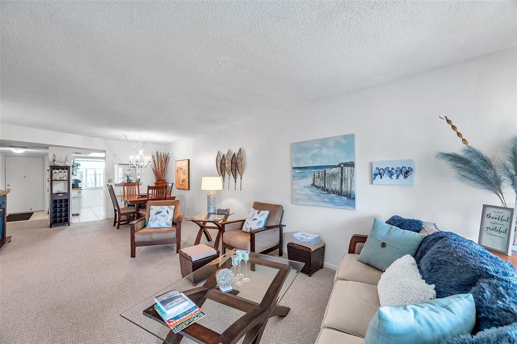 For Rent: $1,600 (1 beds, 1 baths, 915 Square Feet)