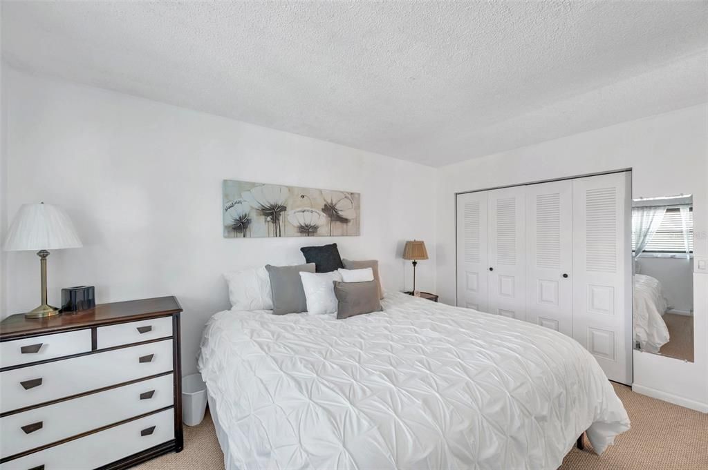 For Rent: $1,600 (1 beds, 1 baths, 915 Square Feet)