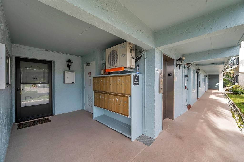 For Rent: $1,600 (1 beds, 1 baths, 915 Square Feet)