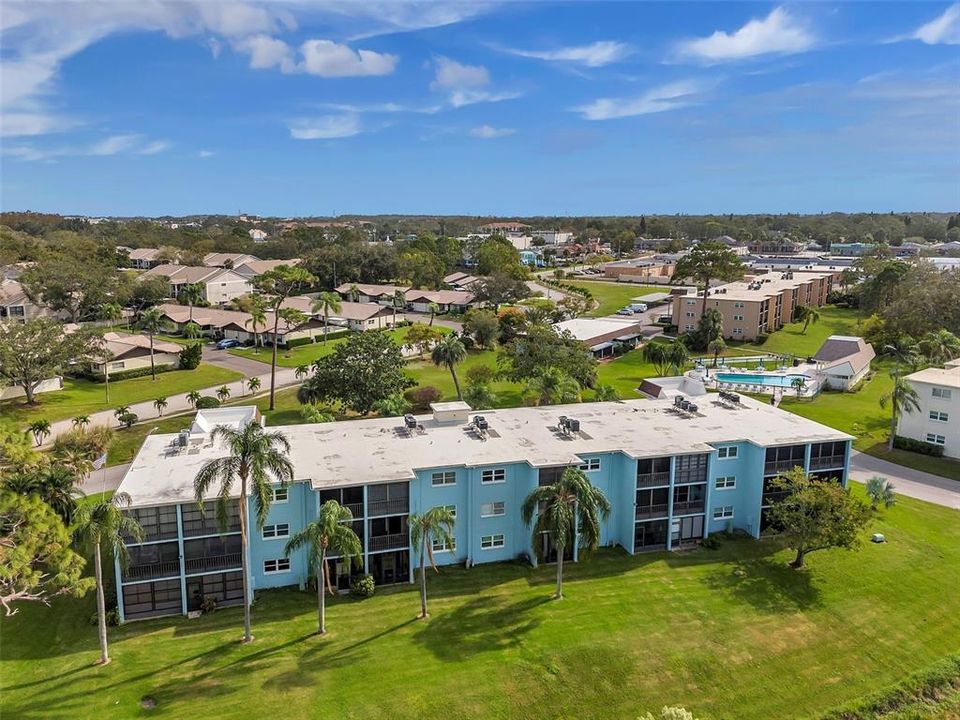 For Rent: $1,600 (1 beds, 1 baths, 915 Square Feet)