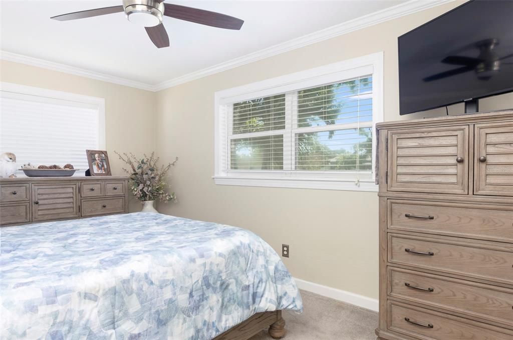 待售: $415,000 (2 贝兹, 1 浴室, 1228 平方英尺)