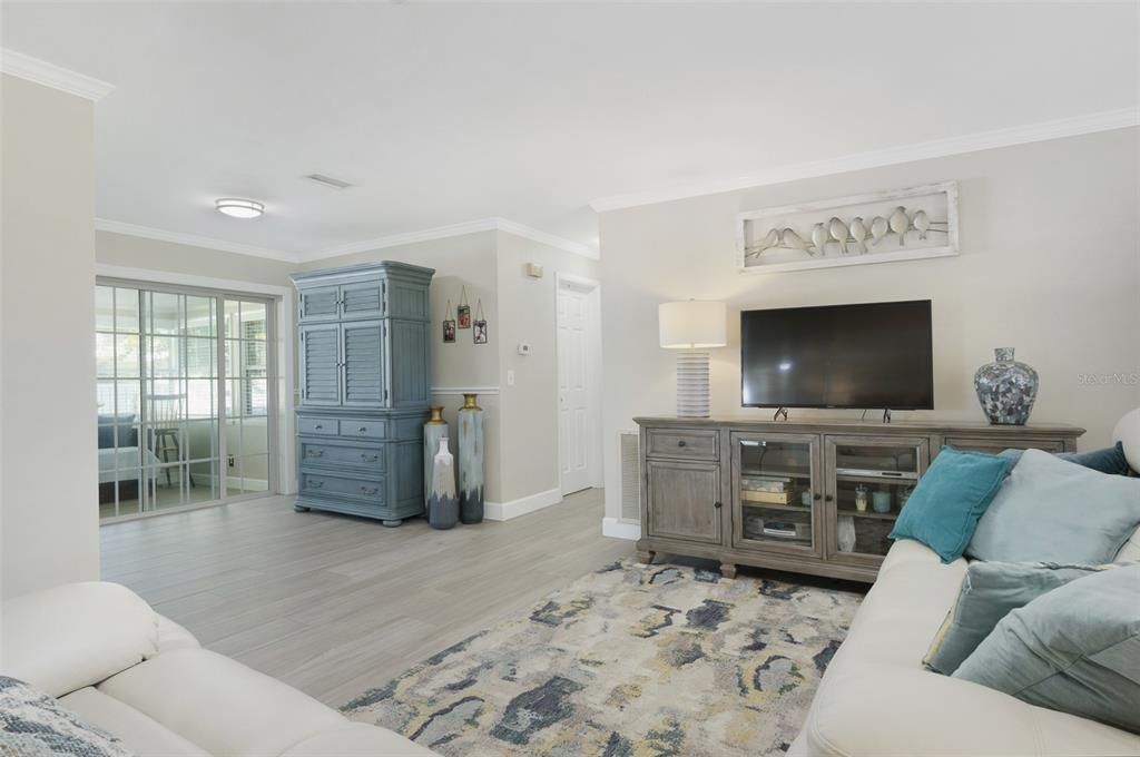 待售: $415,000 (2 贝兹, 1 浴室, 1228 平方英尺)