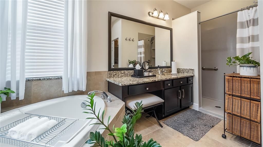 Под контрактом: $525,000 (4 спален, 2 ванн, 2271 Квадратных фут)