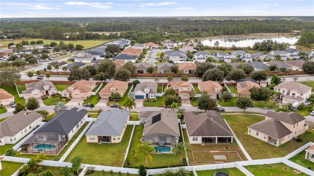 Под контрактом: $525,000 (4 спален, 2 ванн, 2271 Квадратных фут)