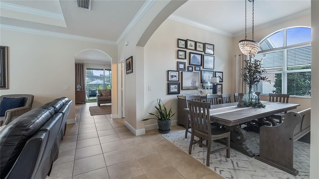 Под контрактом: $525,000 (4 спален, 2 ванн, 2271 Квадратных фут)