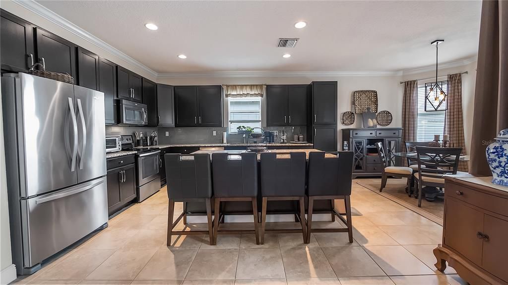 Под контрактом: $525,000 (4 спален, 2 ванн, 2271 Квадратных фут)