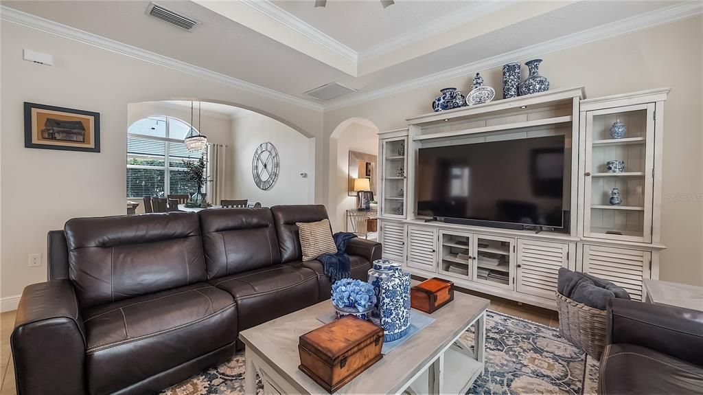 Под контрактом: $525,000 (4 спален, 2 ванн, 2271 Квадратных фут)