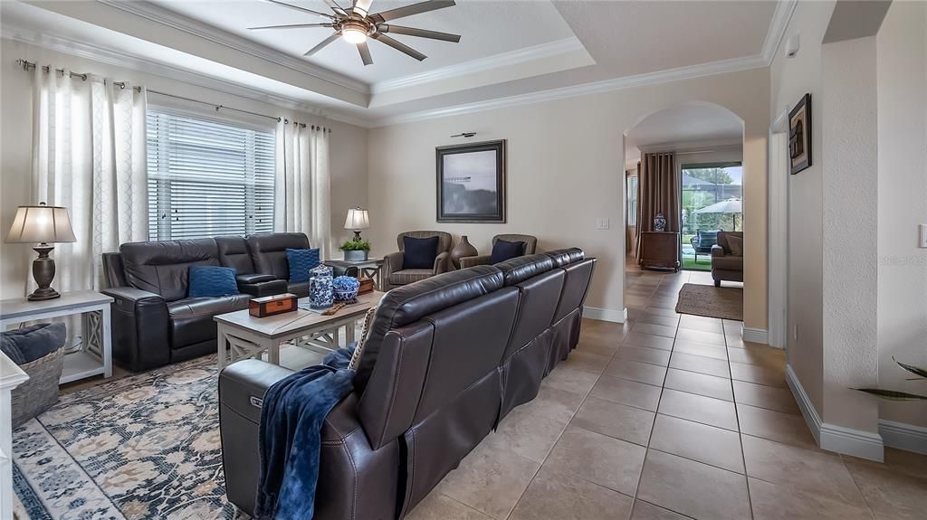 Под контрактом: $525,000 (4 спален, 2 ванн, 2271 Квадратных фут)