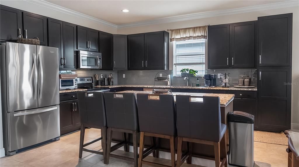 Под контрактом: $525,000 (4 спален, 2 ванн, 2271 Квадратных фут)