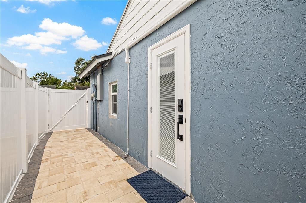 合同活跃: $434,500 (4 贝兹, 3 浴室, 1492 平方英尺)