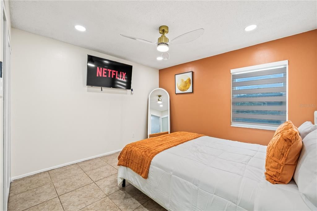 合同活跃: $434,500 (4 贝兹, 3 浴室, 1492 平方英尺)