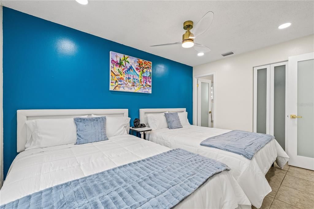 合同活跃: $434,500 (4 贝兹, 3 浴室, 1492 平方英尺)