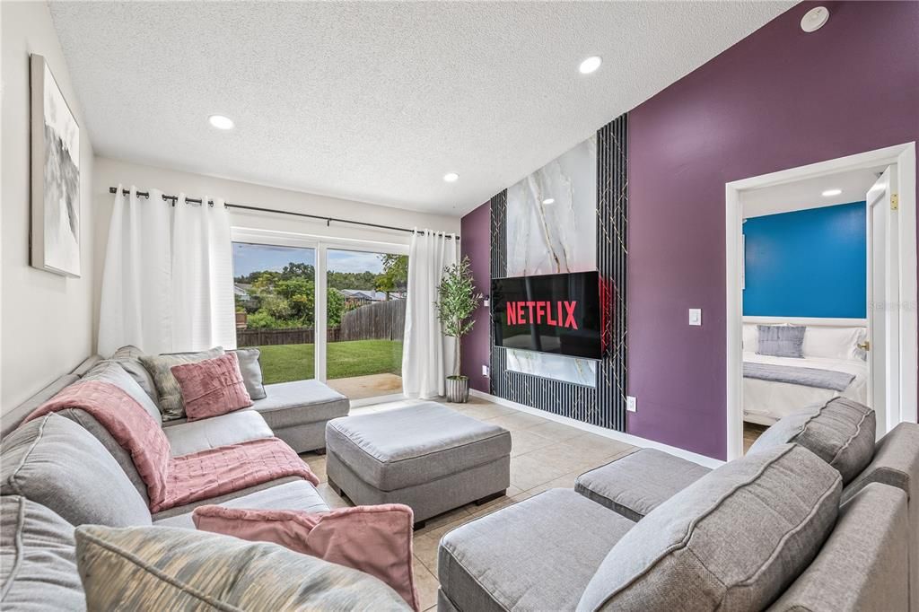 合同活跃: $434,500 (4 贝兹, 3 浴室, 1492 平方英尺)